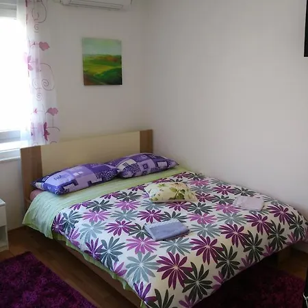Apartament City Walls
